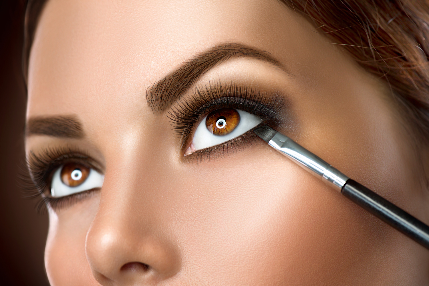 A Step-by-Step Guide to Applying Eyeliner